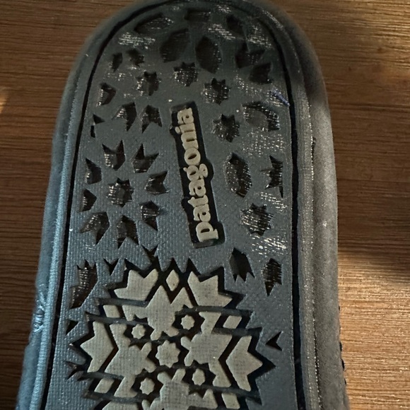 Patagonia sandals in navy suede. Size 7 - Picture 3 of 4